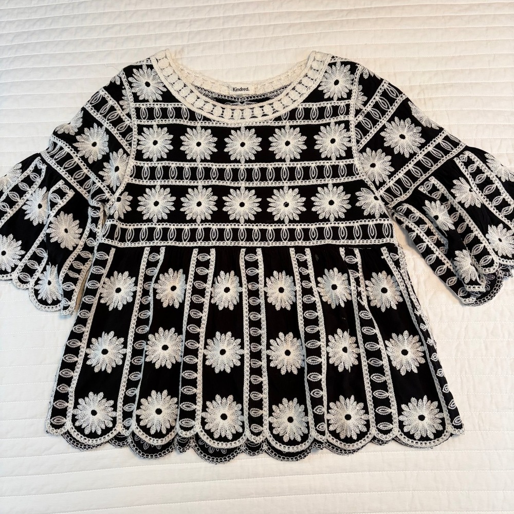 Anthropologie Kindred Black White Embroidered Boho Bell Sleeve Top Small